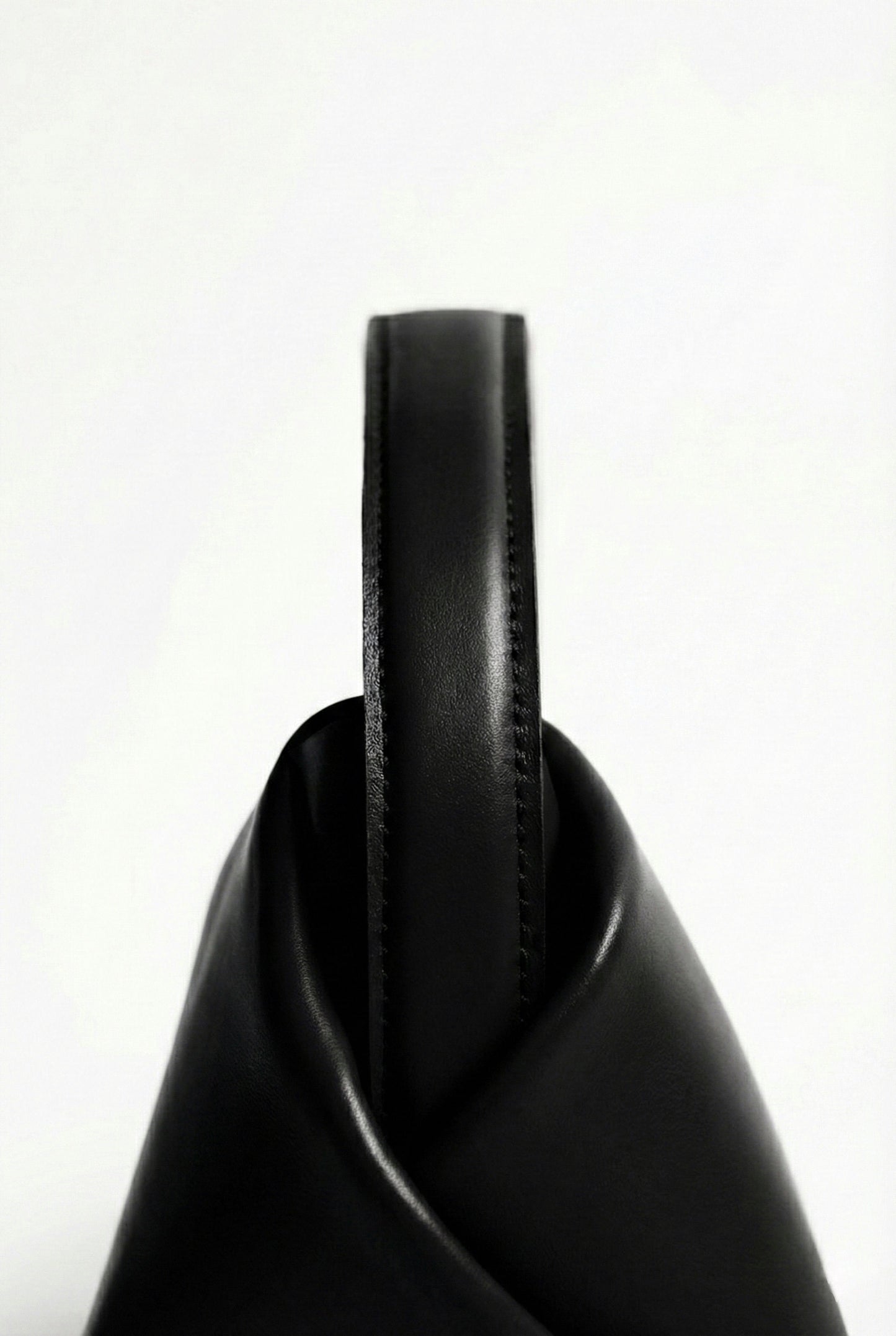 DETALLE ASA NEGRA BOLSO VOLVER003